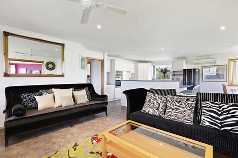 Yarragon 4 Bedroom House In Gippsland - Accommodation NT 3