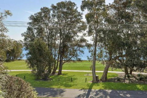 Luxurious Lake Front Long Jetty - NT Tourism 4