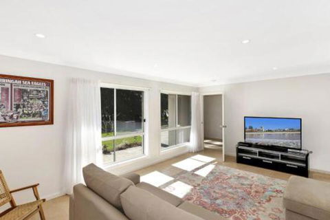 Luxurious Lake Front Long Jetty - NT Tourism 6
