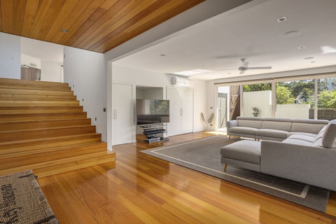 The Sanctuary Stunning Hot Tub Spa - Accommodation NT 4