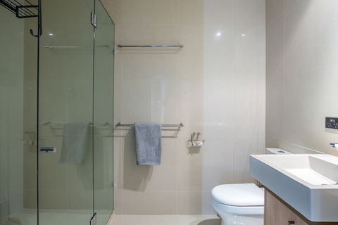 The Sanctuary Stunning Hot Tub Spa - Accommodation NT 6