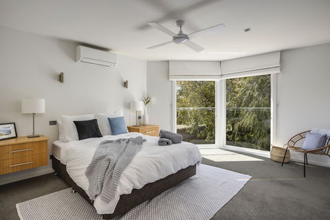 The Sanctuary Stunning Hot Tub Spa - Accommodation NT 5