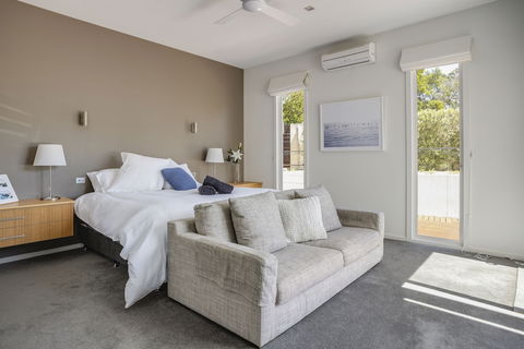 The Sanctuary Stunning Hot Tub Spa - Accommodation NT 3