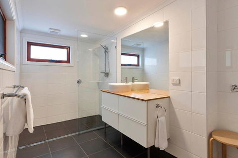 DOLPHIN LOOKOUT COTTAGE Amazing Views Of The Bay Of Fires - Accommodation NT 1