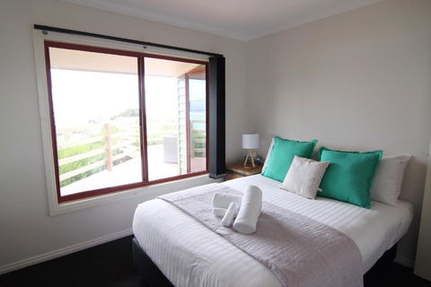 DOLPHIN LOOKOUT COTTAGE Amazing Views Of The Bay Of Fires - Accommodation NT 5