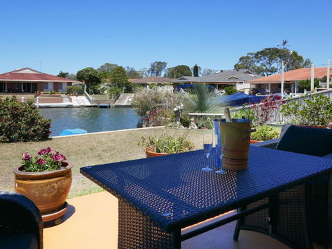 Waterfront Haven With Jetty Mooring & WiFI - Accommodation NT 5