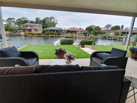 Waterfront Haven With Jetty Mooring & WiFI - Accommodation NT 4