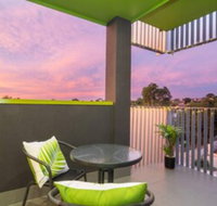 Canopy at 44 Minutes from the CBD Train  Cafes Wifi Nespresso Amenities - NT Tourism