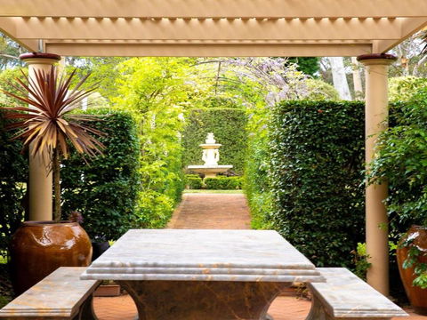 Old Mansfield Loft Gardens Gazebo & Getaways - NT Tourism 6