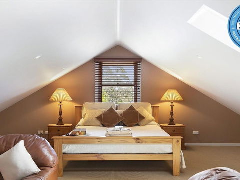 Old Mansfield Loft Gardens Gazebo & Getaways - NT Tourism 4