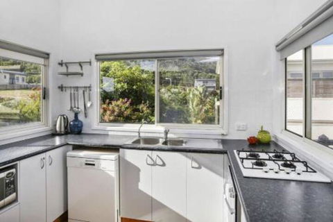 SEAVIEW Ocean Views From A Modern Townhouse - Accommodation NT 2