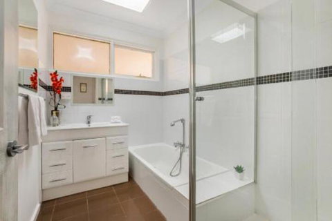 Family Fun Retreat With Spa - Accommodation NT 2