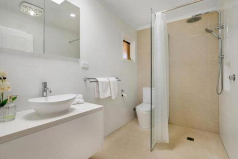 Family Fun Retreat With Spa - Accommodation NT 4