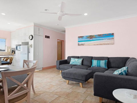 Debra Court 11 - Accommodation NT 4