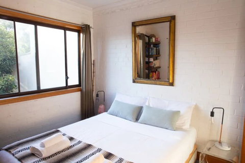 Charming Cottage With Leafy Courtyard - Accommodation NT 3