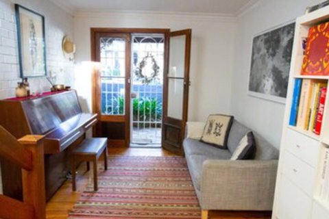 Charming Cottage With Leafy Courtyard - Accommodation NT 0