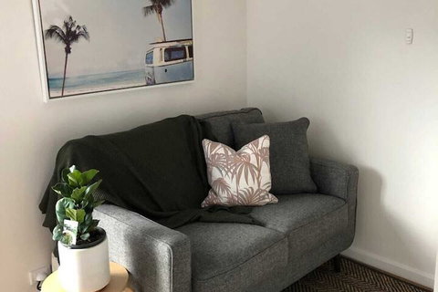 Sun-drenched 1 Bed Studio Apartment In Newtown - Accommodation NT 3