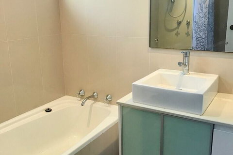 Spacious 3 Bedroom Apartment 20 Min To The CBD - Accommodation NT 2