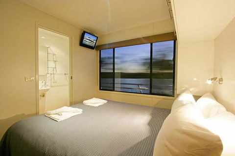 All Seasons Houseboats - Accommodation NT 6