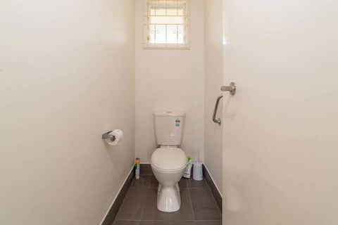Peaceful 3 Bedroom Apartment In Ascot - Accommodation NT 4