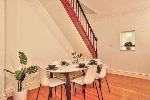 Apartment Hyde Park - Clifton - NT Tourism 0