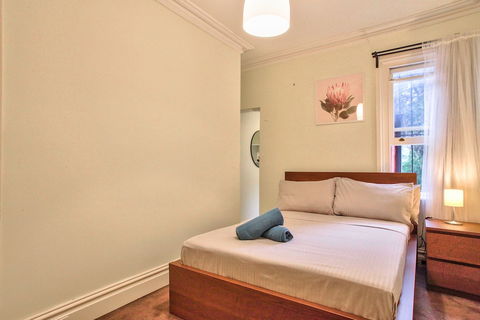 Apartment Hyde Park - Clifton - NT Tourism 3