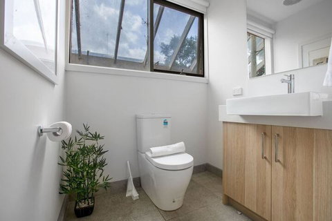 Comfy Holiday House With Pool@rosanna - Accommodation NT 3