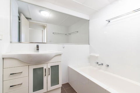 Beachpoint Unit 402 28 North Street - Accommodation NT 4