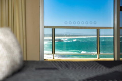 Beachpoint Unit 402 28 North Street - Accommodation NT 5