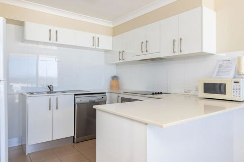 Beachpoint Unit 402 28 North Street - Accommodation NT 6