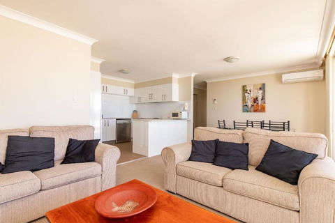 Beachpoint Unit 402 28 North Street - Accommodation NT 1
