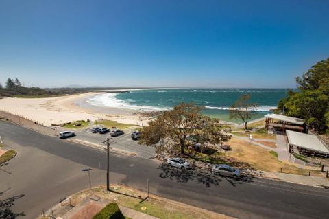 Beachpoint Unit 402 28 North Street - Accommodation NT 3