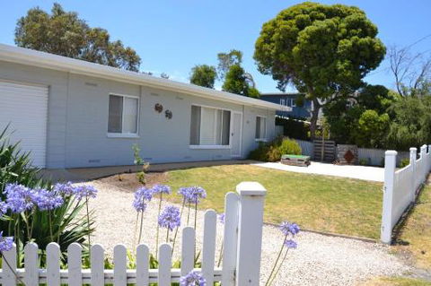 Bay Breeze Cottage - NT Tourism 1