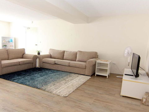Kanandah 5 By The Lake! - Accommodation NT 1