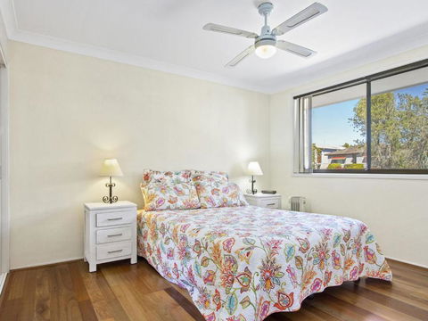 DAVIES STREET MOLLYMOOK 4 / 14 - Accommodation NT 6