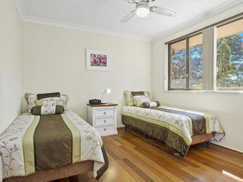 DAVIES STREET MOLLYMOOK 4 / 14 - Accommodation NT 3