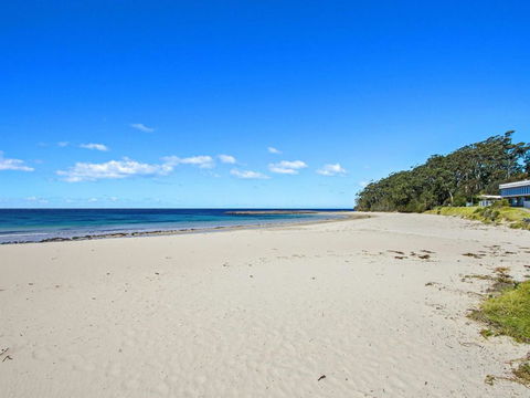 DAVIES STREET MOLLYMOOK 4 / 14 - Accommodation NT 4