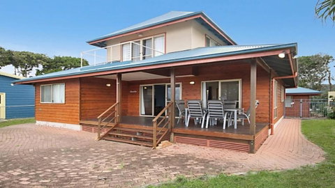 Absolute Beachfront At Hastings - Accommodation NT 5