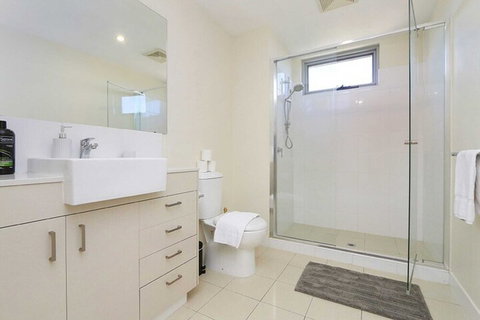 Stunning Two-storey Apartment In Perth's CBD - Accommodation NT 7