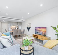 HomeHotel Luxury Apt with Shopping Mall Downstairs - Accommodation NT