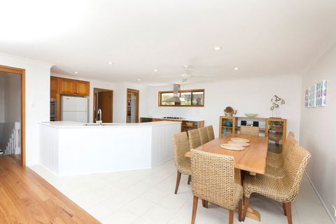 The Beach House At One Mile 6 Burrawong - Accommodation NT 5
