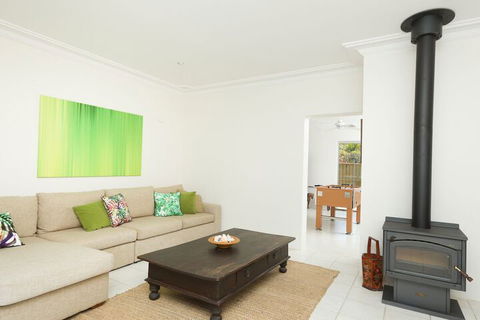 The Beach House At One Mile 6 Burrawong - Accommodation NT 4