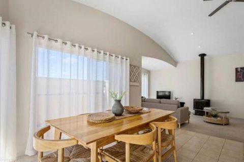 DRIFTWOOD VILLA Free Wifi Walk To Beach - Accommodation NT 6
