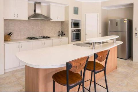 Macs Manor - Accommodation NT 6