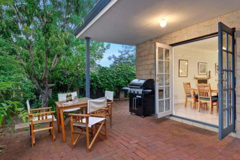 Shady Sheas - Accommodation NT 7