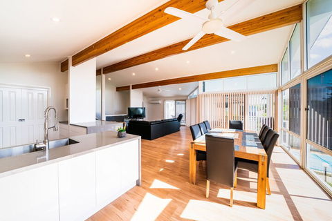 Beachfront Escape - Accommodation NT 2