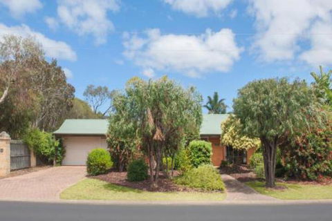 Bottlebrush - NT Tourism 0
