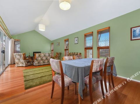 Family Friendly Weatherboard Cottage - Accommodation NT 3