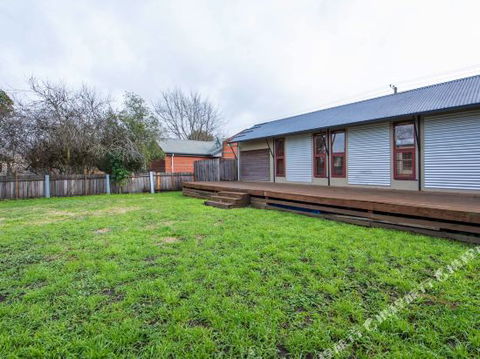 Family Friendly Weatherboard Cottage - Accommodation NT 1
