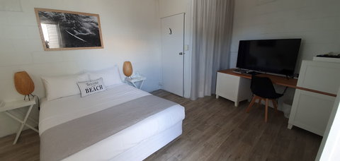 Beach Holiday Apartments Motel - Accommodation NT 3